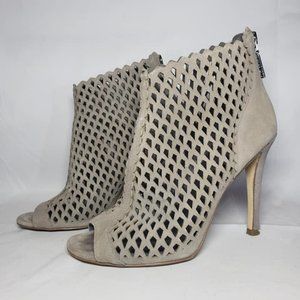 Sz 7. Grey suede cage booties